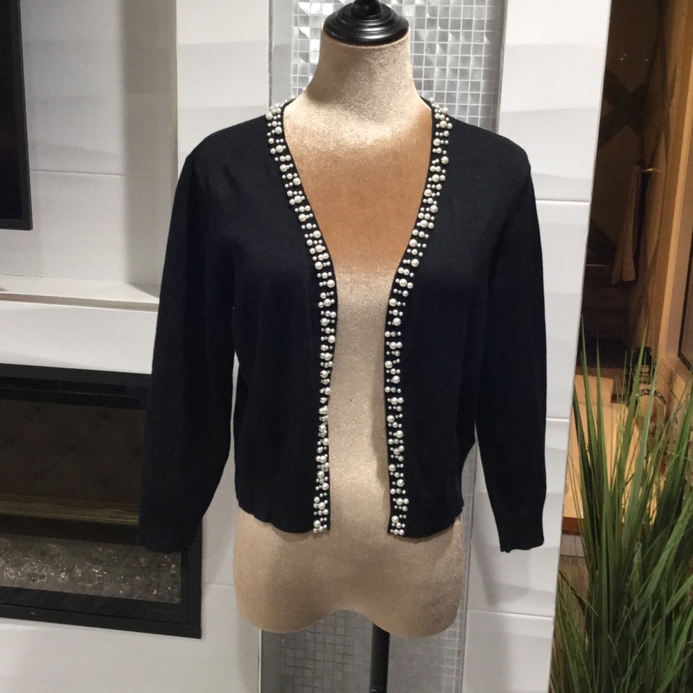 Sweater with pearl lining